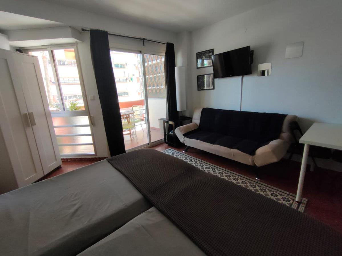 Flat2 Studio 150M From The Beach With Pool توري ذيل مار المظهر الخارجي الصورة